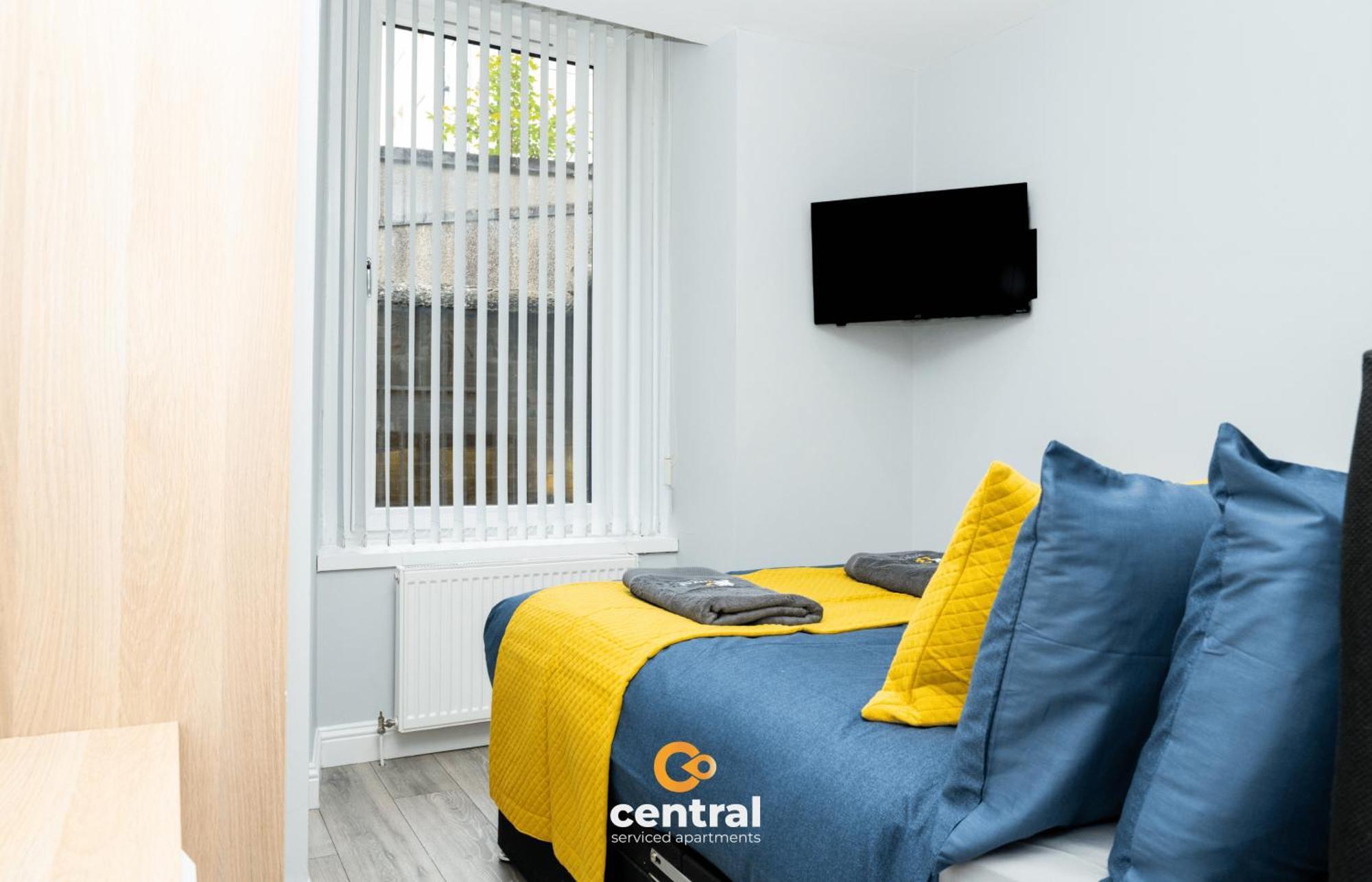 Central Serviced Apartments - 2 Bedroom - Ground Floor - Monthly & Weekly Bookings Welcome - Free Street Parking - 2 Double Beds - Wifi - Smart Tvs In Rooms - Fully Equipped - Heating 24-7 - Contractor & Short Stay Favourite Dundee Kültér fotó