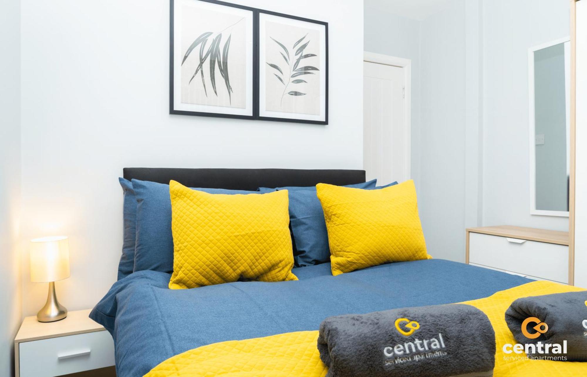 Central Serviced Apartments - 2 Bedroom - Ground Floor - Monthly & Weekly Bookings Welcome - Free Street Parking - 2 Double Beds - Wifi - Smart Tvs In Rooms - Fully Equipped - Heating 24-7 - Contractor & Short Stay Favourite Dundee Kültér fotó