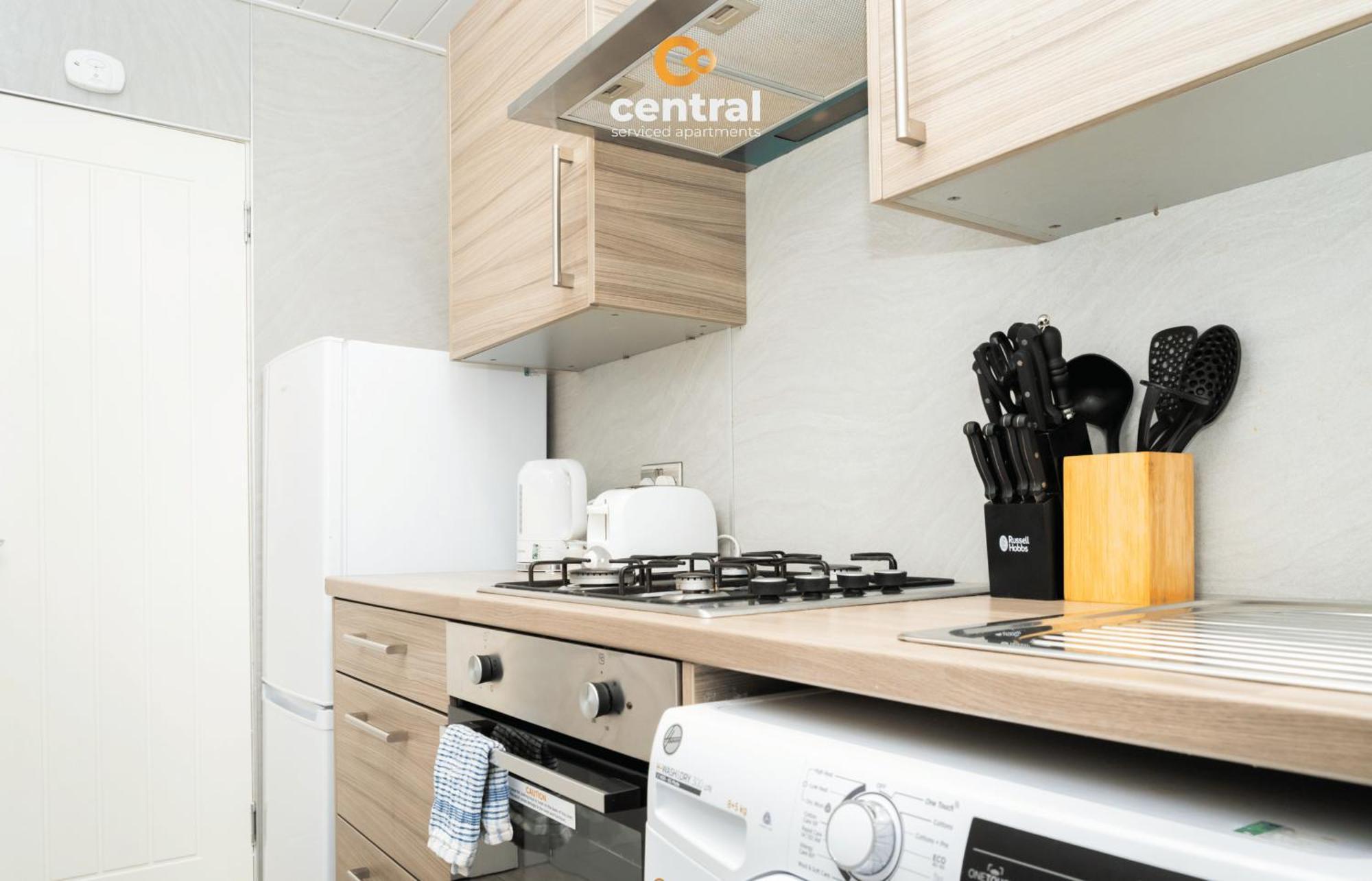 Central Serviced Apartments - 2 Bedroom - Ground Floor - Monthly & Weekly Bookings Welcome - Free Street Parking - 2 Double Beds - Wifi - Smart Tvs In Rooms - Fully Equipped - Heating 24-7 - Contractor & Short Stay Favourite Dundee Kültér fotó